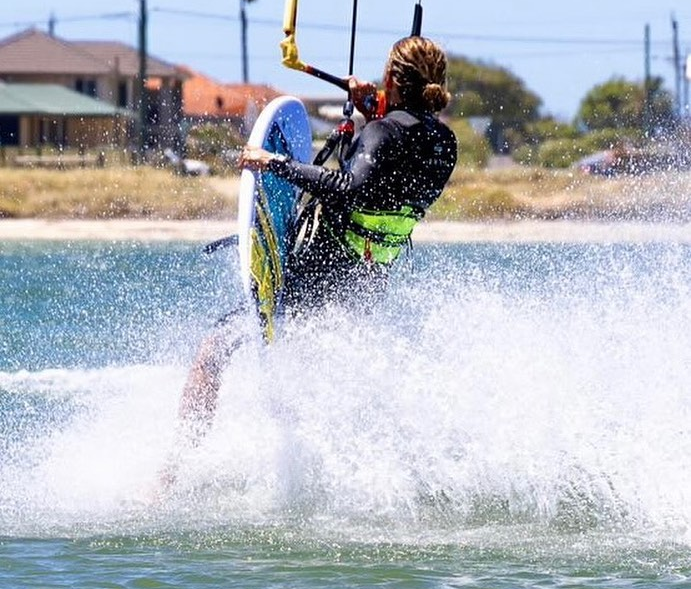 barefoot slide - kitesurfing trick